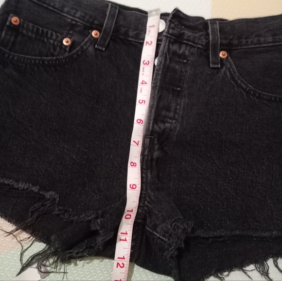 LEVI JEAN SHORT SIZE Unknown - Picture 6 of 16